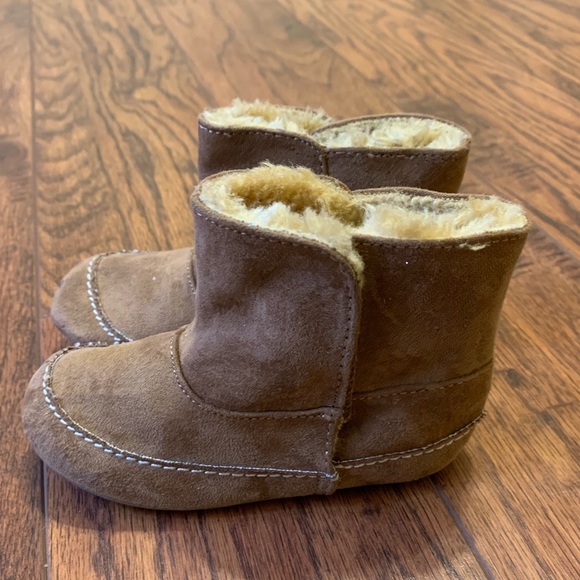 Koalakids moccasin boots size 6 - Picture 2 of 2